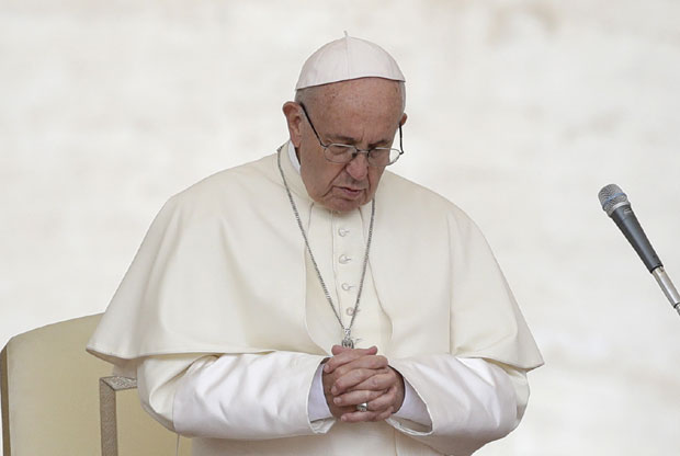 Папа упозорио бискупе да не примају хомосексуалце?