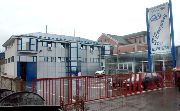 После 11 година бизнисмен пред судом због троструког убиства