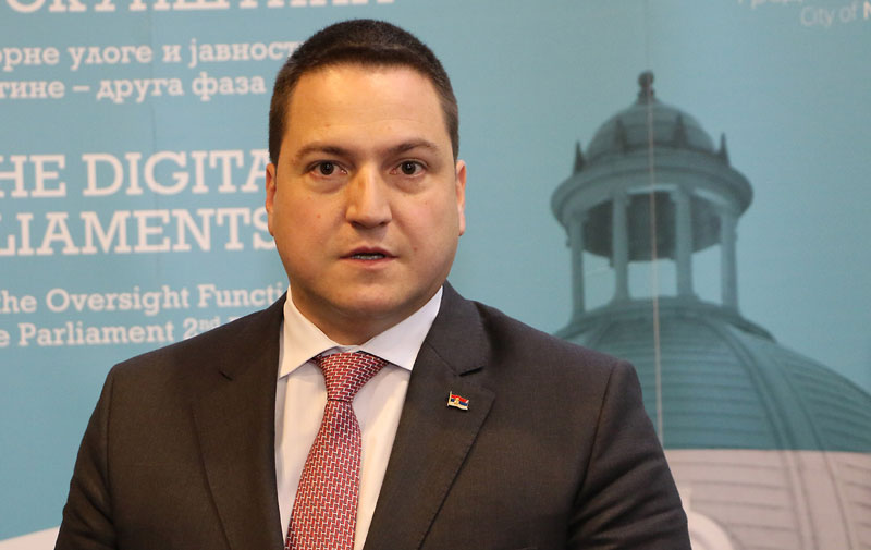 Шпијунка: Ружић пратећи вокал