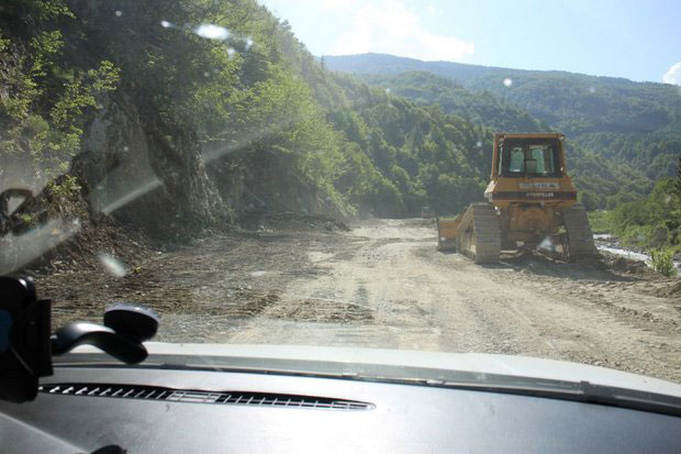 Стопирани багери код Дечана, тешка машинерија повучена