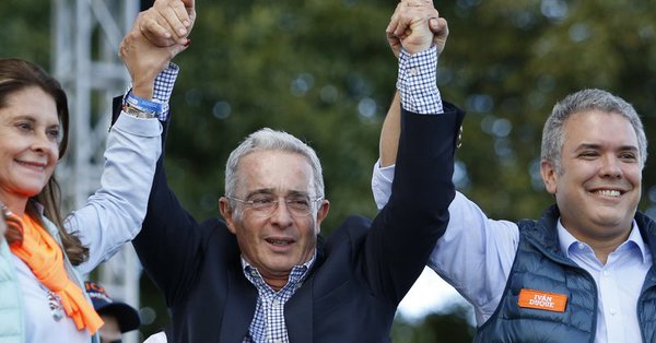 Објављене поруке бившег председника Урибеа о вези са нарко-картелом