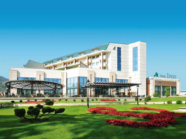  ПАНИКА У АРАНЂЕЛОВЦУ: Евакуисан хотел Извор због дојаве о бомби