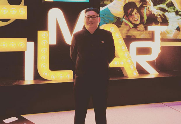 Двојник Ким Џонг-уна позирао за селфије