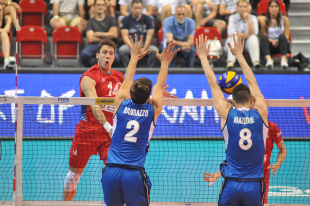 ОДБОЈКАШИ ОЧАЈНИ У КРАЉЕВУ: “Азури” разбили “орлове”