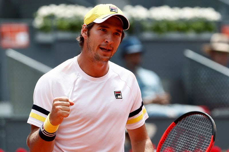 УСПЕШАН СТАРТ НА РГ: Лајовић лако савладао Веселог, следећи ривал Зверев