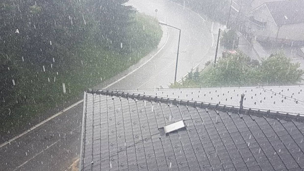 ВИДЕО: Олујно невреме погодило Сарајево, улице под водом