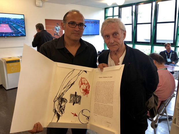 Српски сликар уручио награду најбољем новинару на Ролан Гаросу