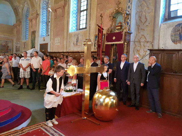 Бегеч: На торњу позлаћен крст
