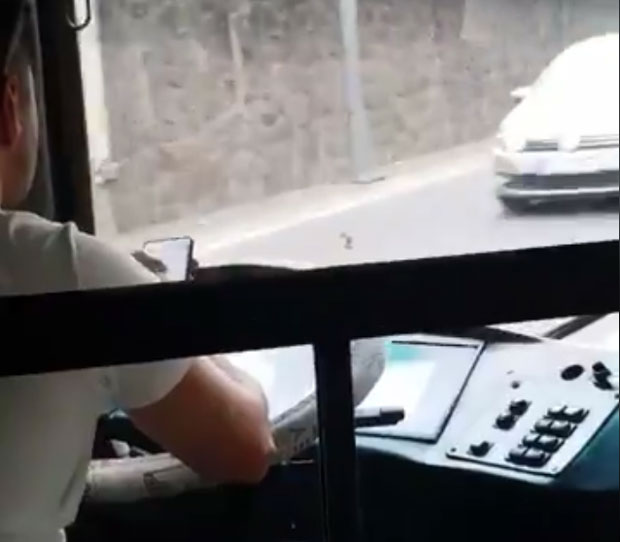 Куца поруке, а тролејбус вози лактовима: Бахати возач кажњен са 10.000 динара