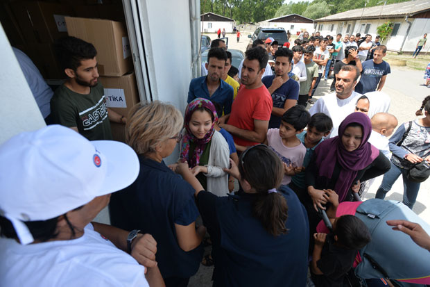 Мигрантима у Крњачи додељени рамазански пакети (ФОТО)