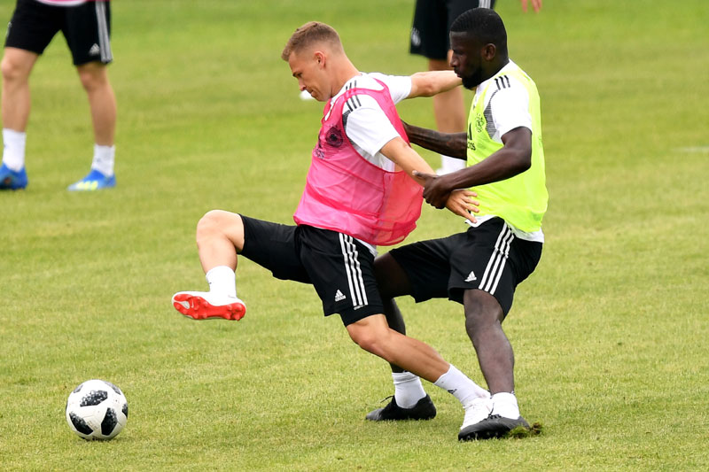 “ПРШТИ” НА ПРИПРЕМАМА НЕМАЦА ЗА СП: Сукоб Кимиха и Ридигера на тренингу Немачке