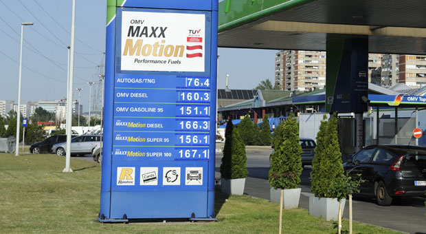 ЦЕНА ГОРИВА НАСТАВЉА РАСТ: Појефтињење увек под ручном