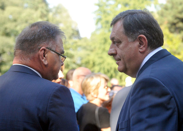 Додик против Иванића 