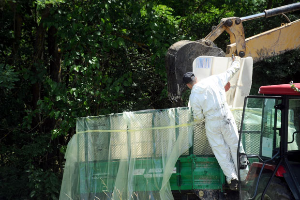 Нађено још нелегално закопаног опасног отпада (ФОТО)