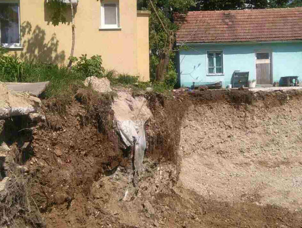 Градинг подрива и темеље суд!