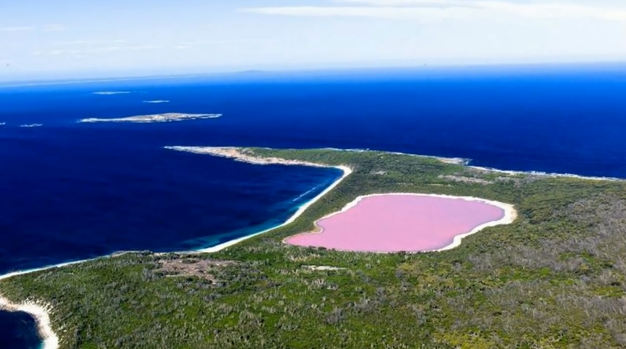 РУЖИЧАСТА МИСТЕРИЈА СТАРА ДВА ВЕКА: Наука ово језеро не може да објасни (ВИДЕО)