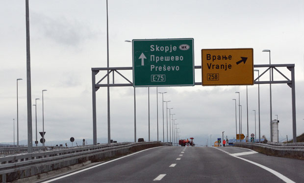 СМЕТА ИМ ЋИРИЛИЦА: Албанци у Прешеву и Бујановцу траже путоказе на албанском; Имери: Има људи који не разумеју и не могу да читају српски језик