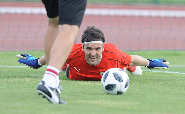 У КАМПУ РЕПРЕЗЕНТАЦИЈЕ СРБИЈЕ: Орлови се сладе медом