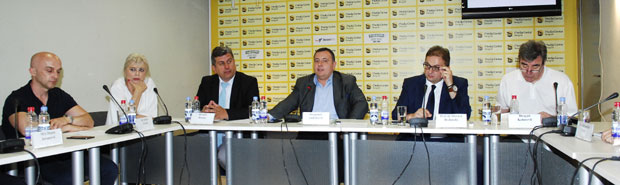 НАТО поставио замку због Косова и Русије