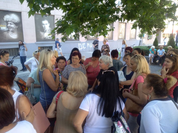 ПОСЛЕ ХАПШЕЊА ГИНЕКОЛОГА: Признао кривицу, Крушевљанке прекинуле протест
