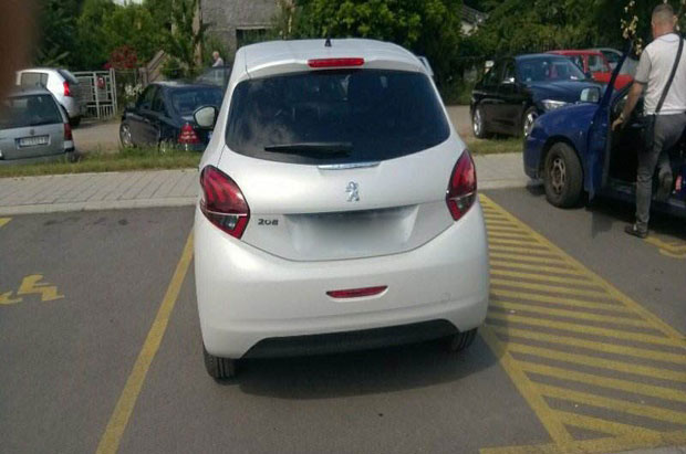 Лаборанткињи отказ због паркирања, дисциплински поступак хирургу