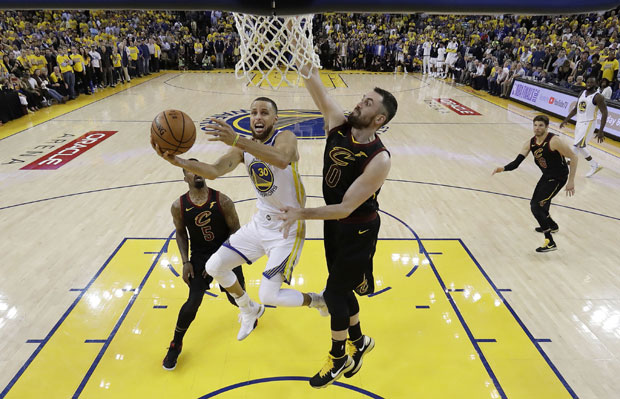 Леброн убацио 51 поен, али и то је мало: Голден Стејт повео у финалу