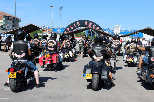 ДОЈЧЕ ВЕЛЕ О СКУПУ “АНЂЕЛА ПАКЛА”: Полиција блокирала град; Бајкери неће да говоре о унутрашњој организацији и новцу којим финансирају догађај 