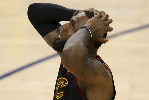 ЏЕЈ-АР, ШТА ТО РАДИШ? Бек Кавалирса шокирао саиграче и читав свет потезом у завршници меча (ВИДЕО)