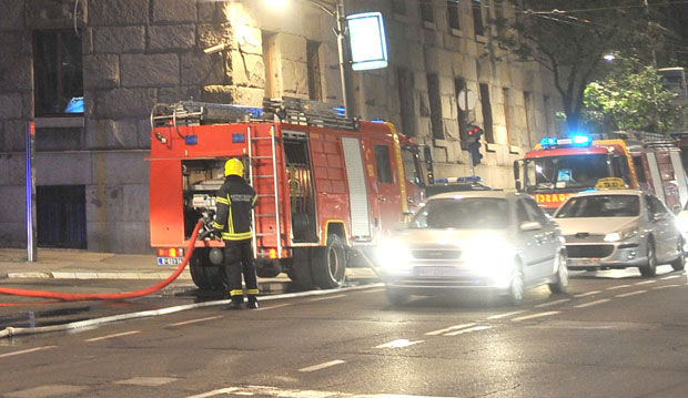 ПОСЛЕ ПОЖАРА У ГЛАВНОЈ ПОШТИ: Сви шалтери несметано раде, у току вештачење узрока и процена штете. Ватра букнула у соби за пушење