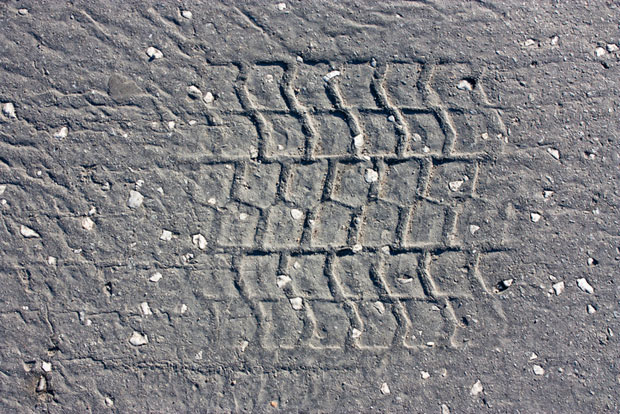 СВЕ СЕ ТОПИ ОД ВРУЋИНЕ: Немачки ауто-путеви испуцали од топлоте