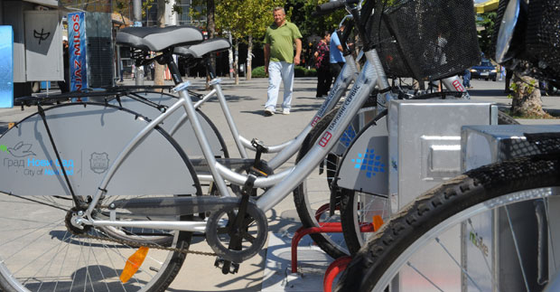 Дворски:Неколико српских градова за бицикле у јавном превозу