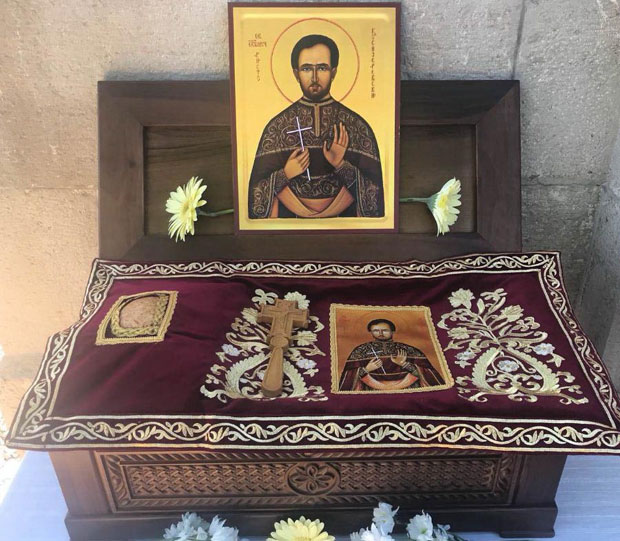 Са крстом међу свете