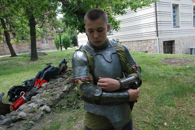 НАЈМЛАЂИ ВИТЕЗ ДОЈАХАО У КРУШЕВАЦ: Има само 14 година!