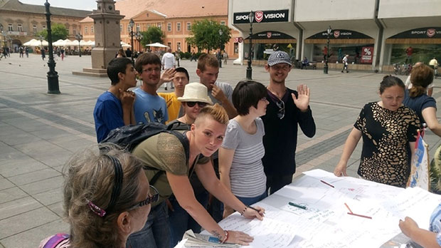 МАНИФЕСТАЦИЈА У СОМБОРУ: Ћирилица пише срцем