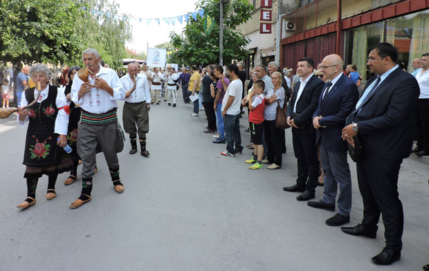 ДРАГУЉИ СРПСКЕ КУЛТУРЕ У КУЧЕВУ: Владан Вукосављевић на смотри Хомољски мотиви