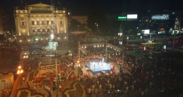 Млади боксери окупили децу