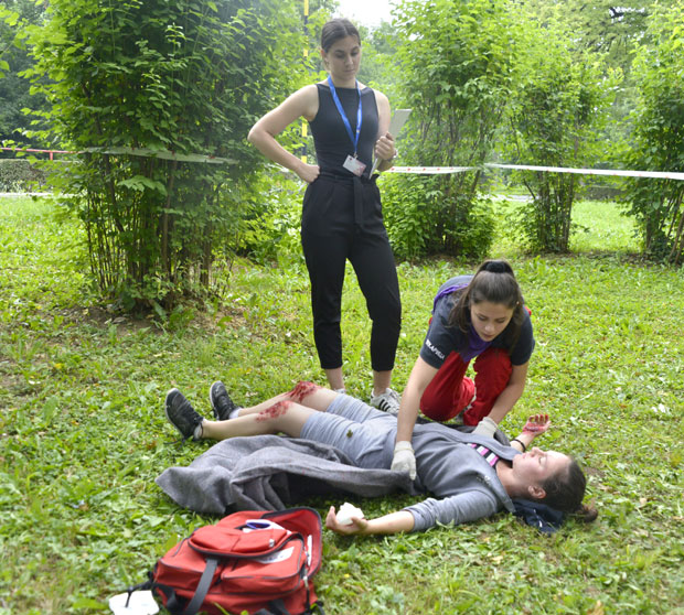 И основци знају да превију рану