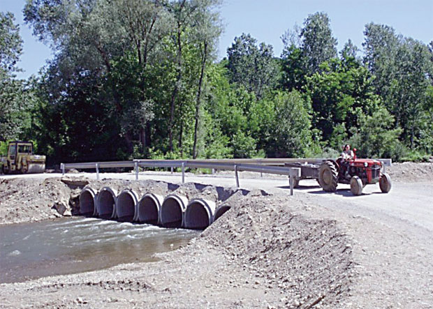 После три поплаве мост оде у историју