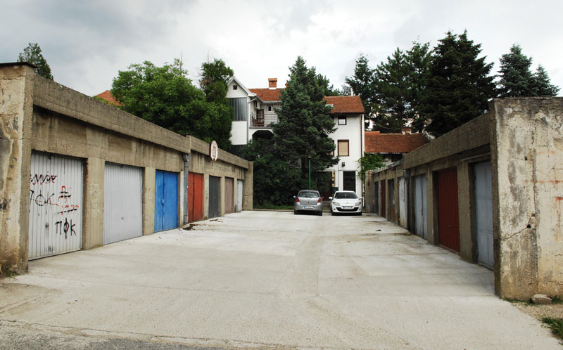 Кнежевић рањен испред куће