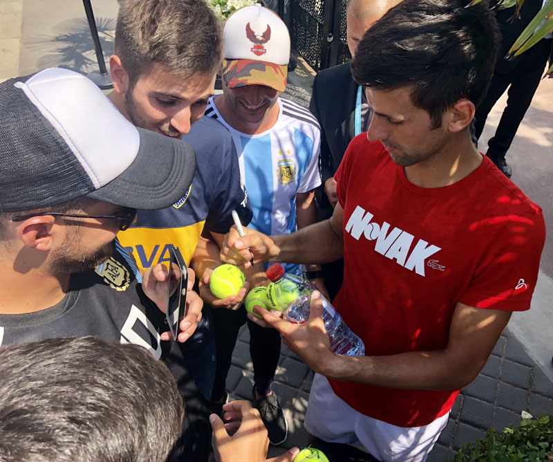 ДОЧЕК ЗА ЂОКОВИЋА ПОСЛЕ ТРЕНИНГА: Песма са Аргентинцима
