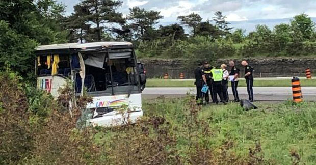 НЕСРЕЋА У КАНАДИ: Аутобус слетео с пута, 24 особе повређене (ВИДЕО)