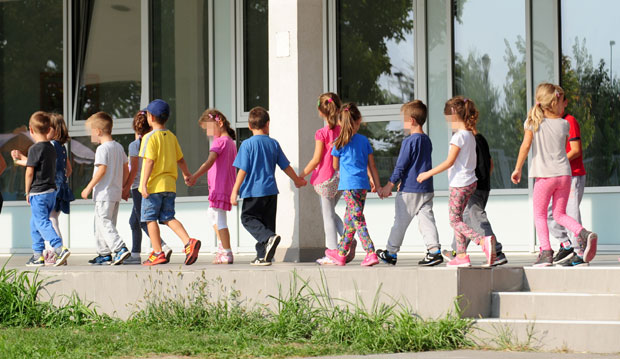 Весић: До 2022. да ниједно дете не чека на место у вртићу
