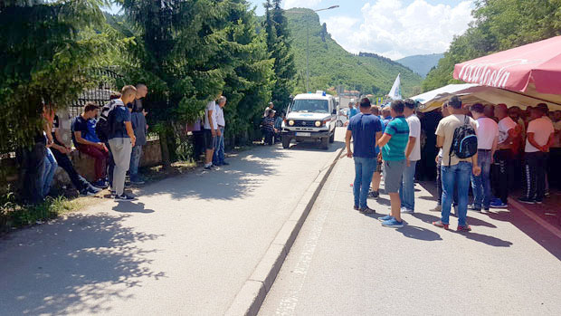 Малинари прекинули блокаду, 2.000 радника не иде на принудни