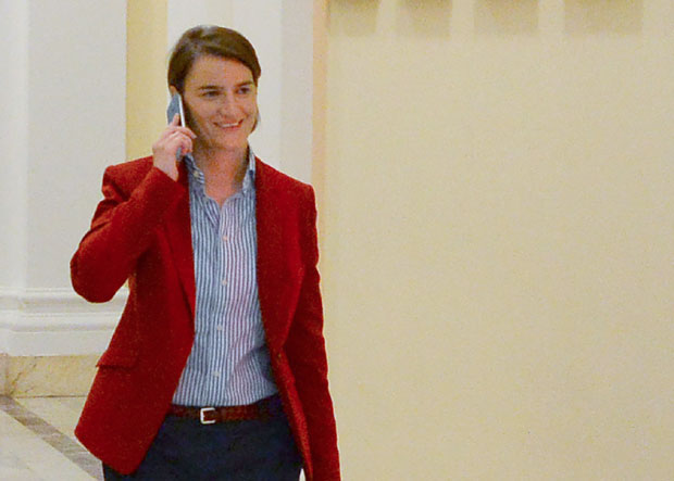 Ана међу лидерима из сенке