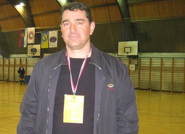 Одбранио дипломски, сад брани професоре