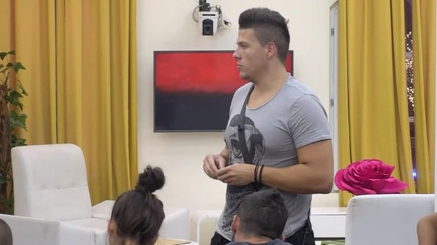 Слоба тврди да није пољубио супругу (ВИДЕО)