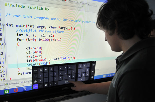 Шарчевић: У плану опремање 2.000 дигиталних учионица