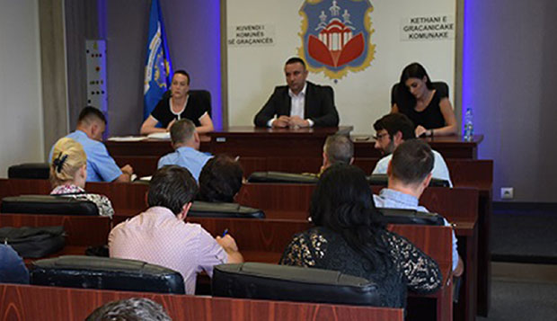 Председник општине Грачаница са грађанима који су били на мети пљачкаша