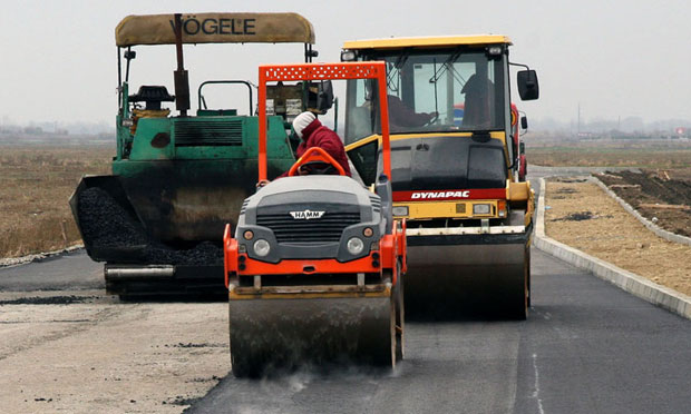 Србија данас: Асфалтирали ћорсокаке по селима, а наплаћивали као да праве аутопут?! Сумњива посла на јавним набавкама у Параћину