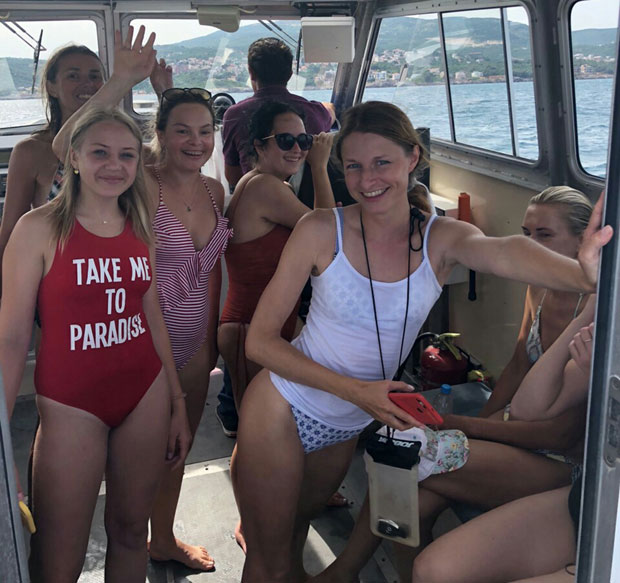 Спашено 10 сурфера из Русије